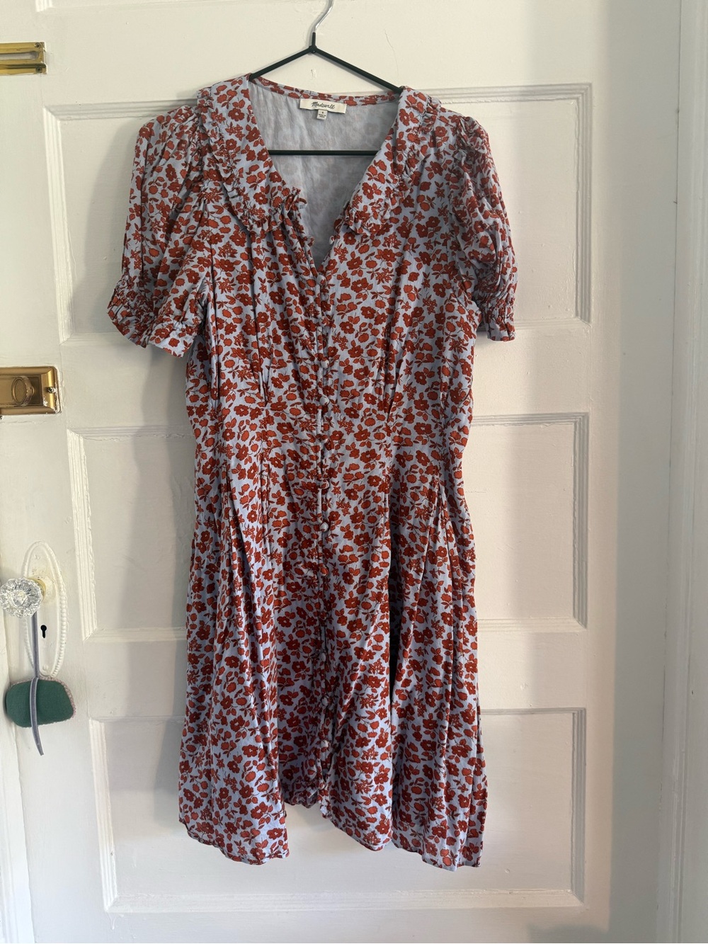 Super flattering Madewell summerFloral Short Sleeve Dress in Red and powder blue